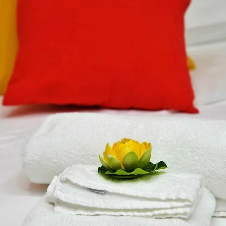 לינה וארוחת בוקר Cornelia 3*